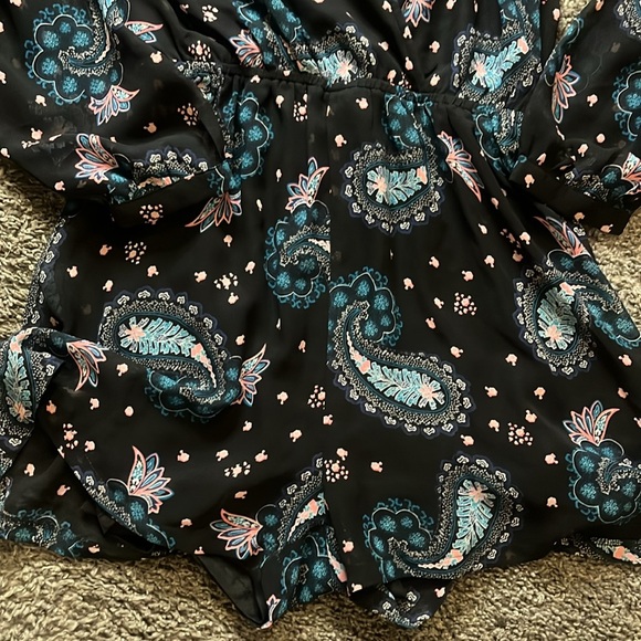3/$15. EXPRESS Romper XS - Picture 4 of 6
